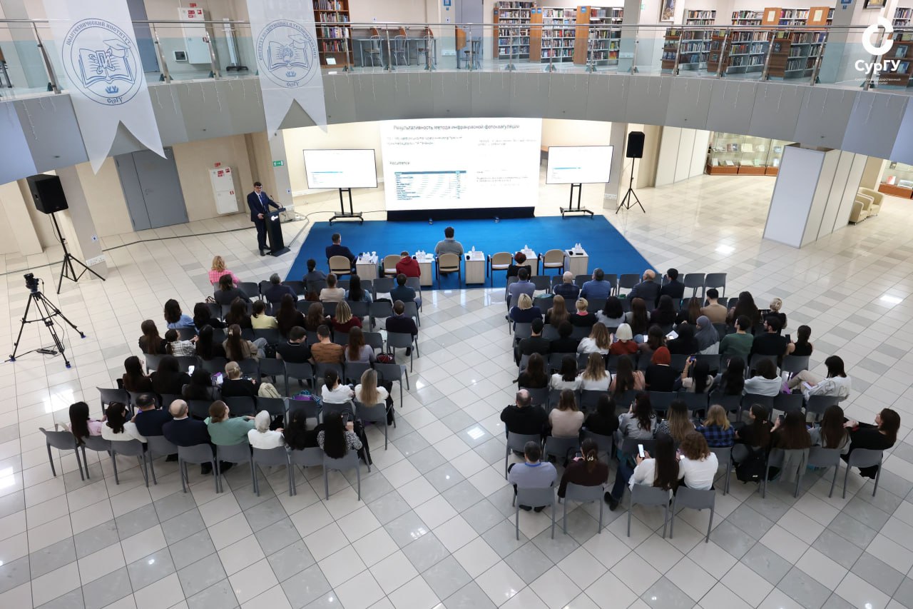 📍В Сургуте на площадках Сургутской окружной клинической больницы и СурГУ 21-22 марта прошла IX Межрегиональная научно-практическая конференция с международным участием «Актуальные вопросы диагностики, лечения и реабилитации больных с заболеваниями ободочной и прямой кишки». 🇧🇾С приветственным словом и докладом «Служба помощи стомированным больным в Республике Беларусь» выступил главный внештатный проктолог Министерства здравоохранения Республики Беларусь, главный врач УЗ «ВОКСЦ», д.м.н., профессор Валерий Ларионович Денисенко. 🔝Мероприятие собрало ведущих колопроктологов, онкологов, гастроэнтерологов, стоматерапевтов и хирургов из Москвы, Санкт-Петербурга, Витебска, Луганска, Перми, Ростова-на-Дону, Самары, Сургута, Тюмени, Уфы, Ханты-Мансийска и других городов России. ✔️В конференции приняли участие более двухсот специалистов.
